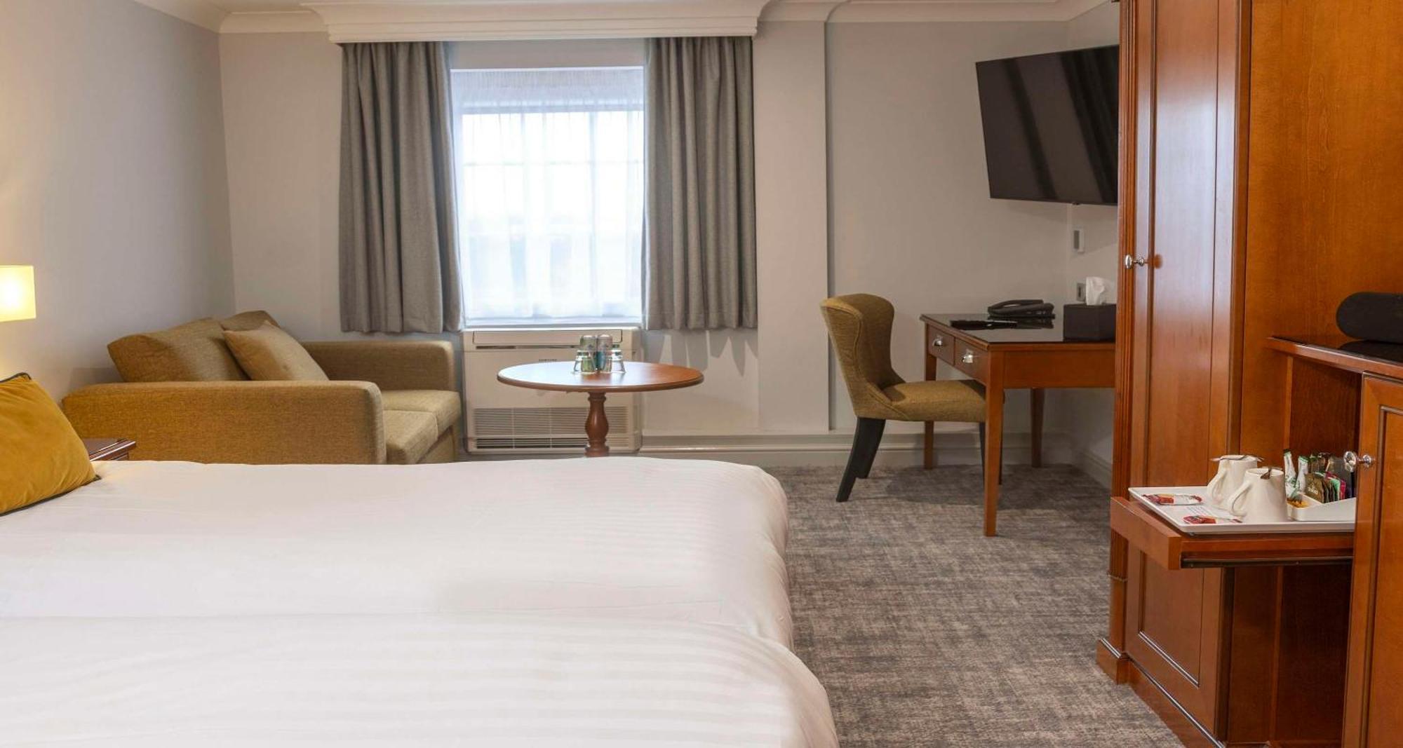Crowne Plaza East Midlands Airport By Ihg Hotel Derby Exterior photo